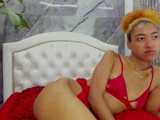 Alisha-Ebonyy webcam