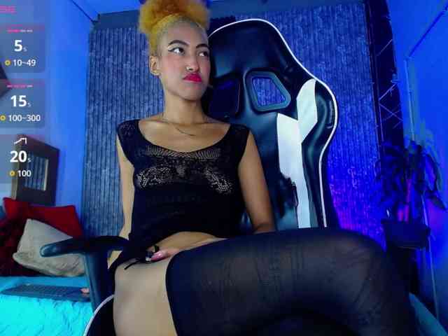 Alisha-Ebonyy webcam