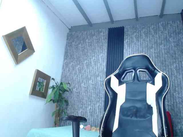 Alisha-Ebonyy webcam