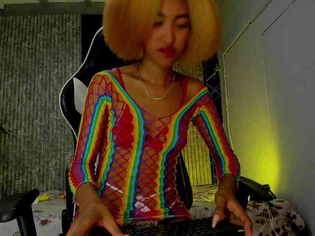 Alisha-Ebonyy webcam