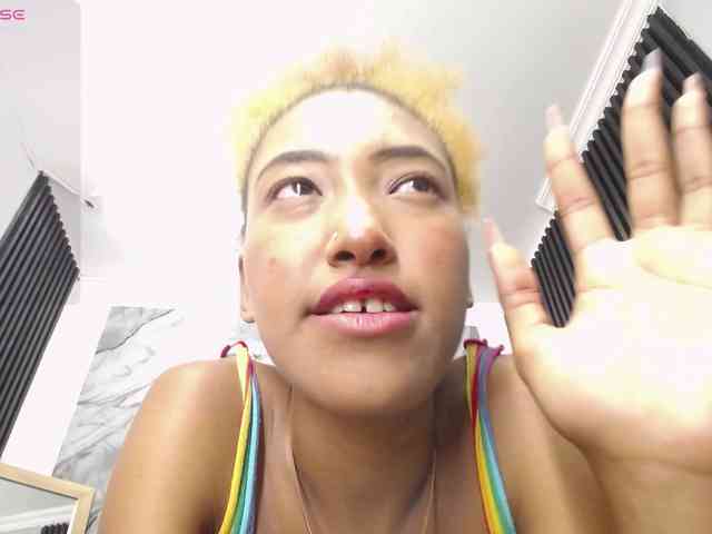 Alisha-Ebonyy webcam