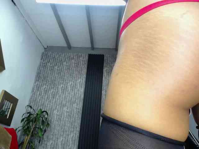 Alisha-Ebonyy webcam