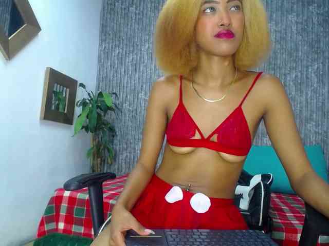 Alisha-Ebonyy webcam