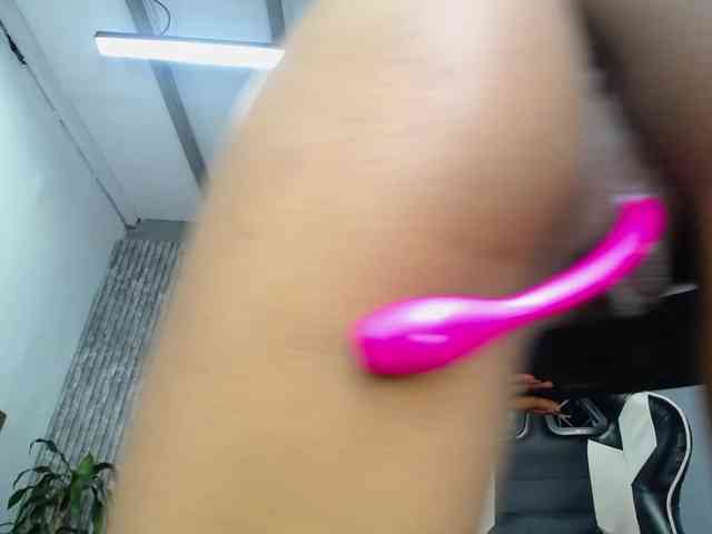 Alisha-Ebonyy webcam