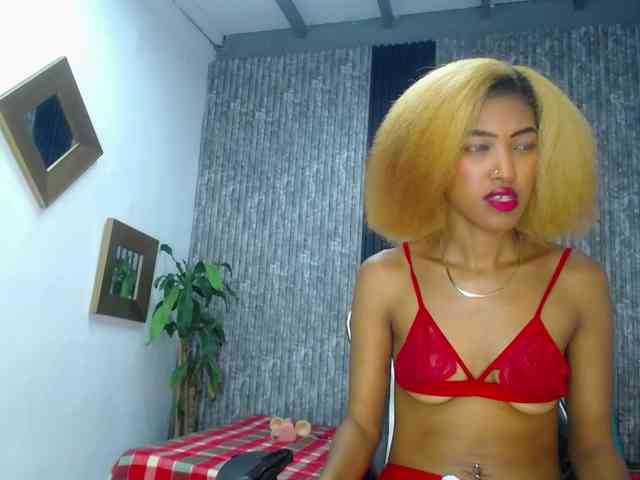 Alisha-Ebonyy webcam