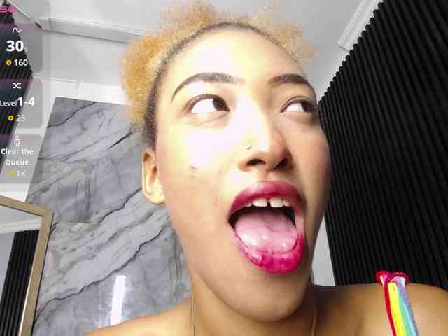 Alisha-Ebonyy webcam