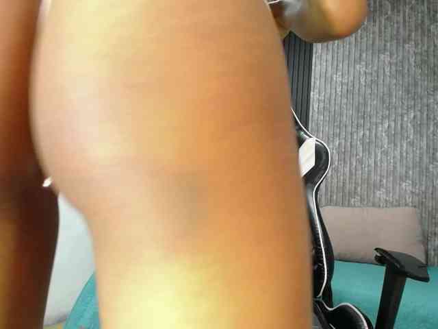 Alisha-Ebonyy webcam