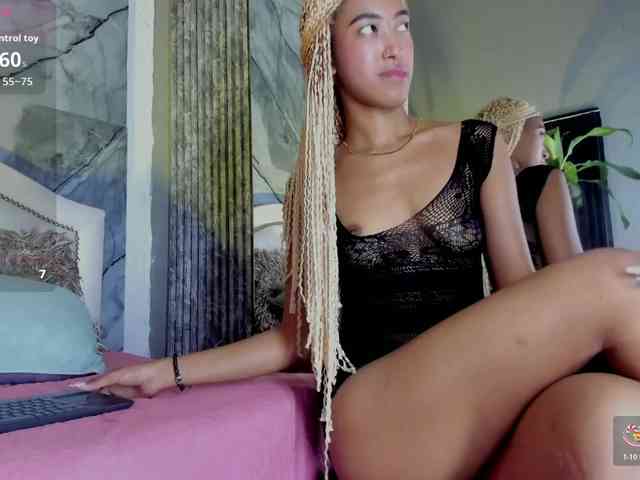 Alisha-Ebonyy webcam