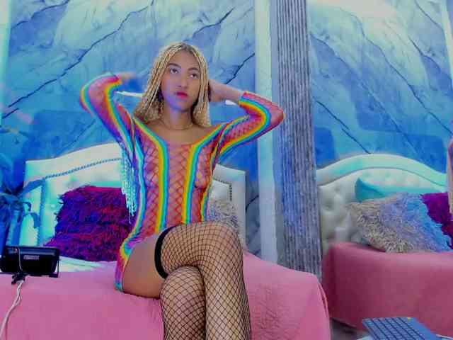 Alisha-Ebonyy webcam