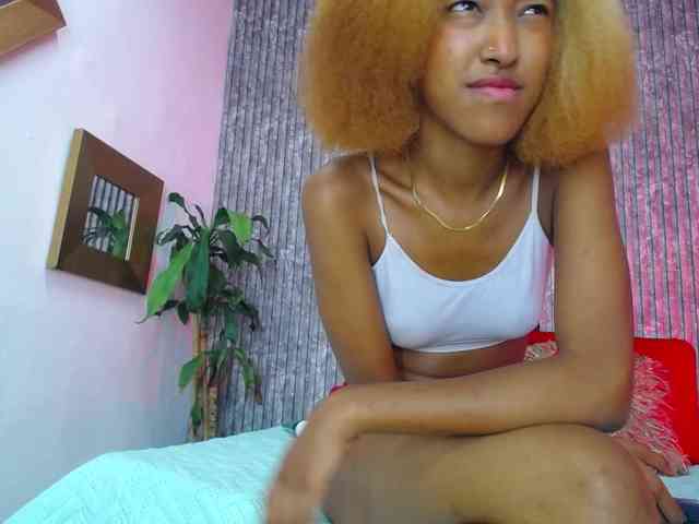 Alisha-Ebonyy webcam