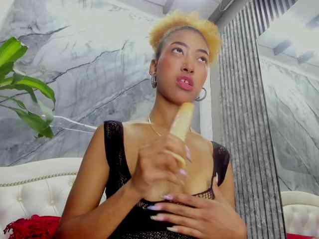 Alisha-Ebonyy webcam