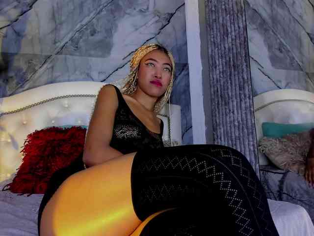 Alisha-Ebonyy webcam