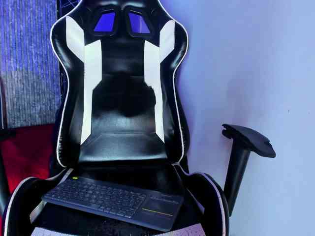 Alisha-Ebonyy webcam