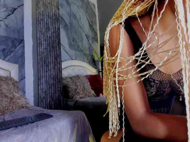 Alisha-Ebonyy webcam