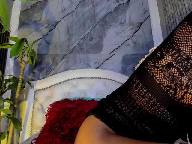 Alisha-Ebonyy webcam