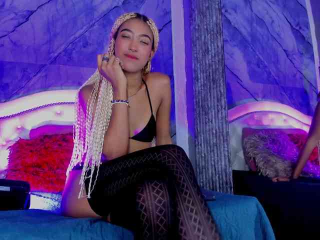 Alisha-Ebonyy webcam