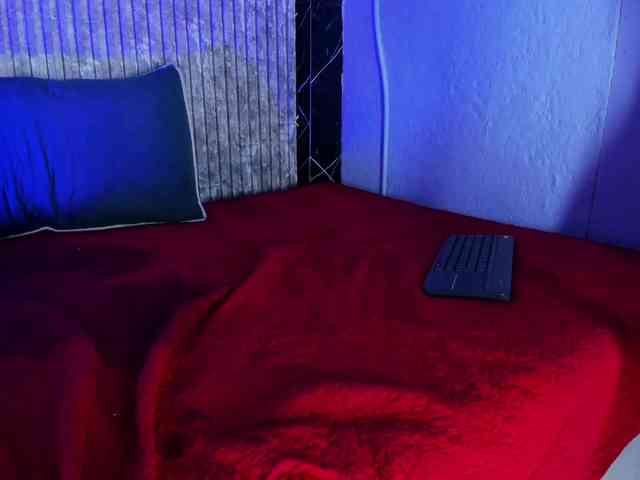 Alisha-Ebonyy webcam