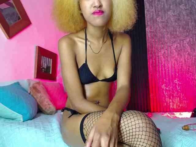 Alisha-Ebonyy webcam