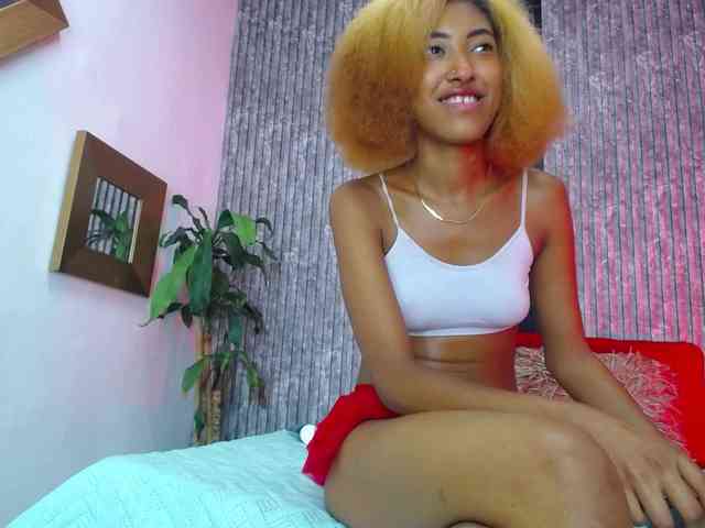 Alisha-Ebonyy webcam