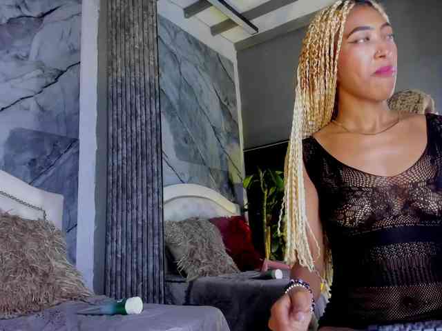 Alisha-Ebonyy webcam