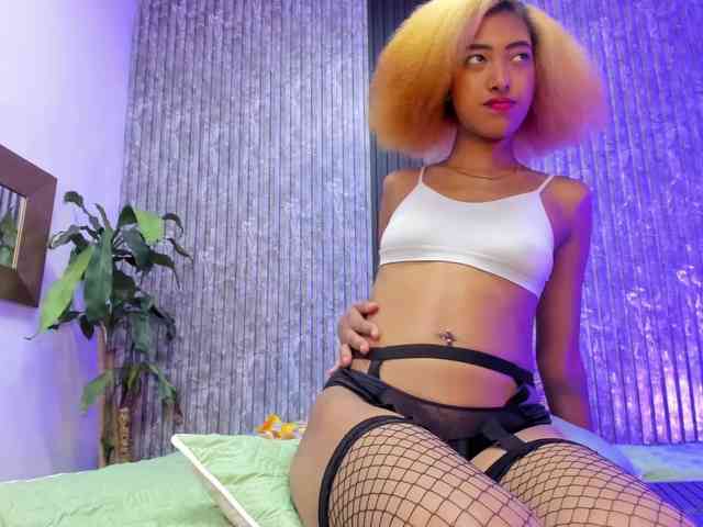 Alisha-Ebonyy webcam