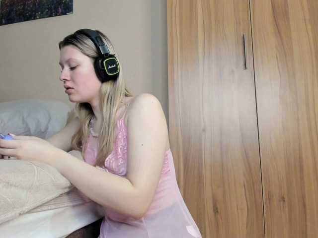 SkyeDavis's BongaCams show and profile