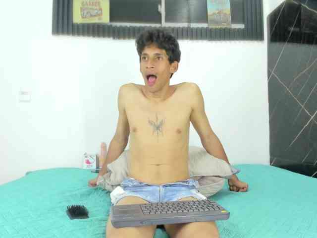 Emer-santos Live Webcam on BongaCams