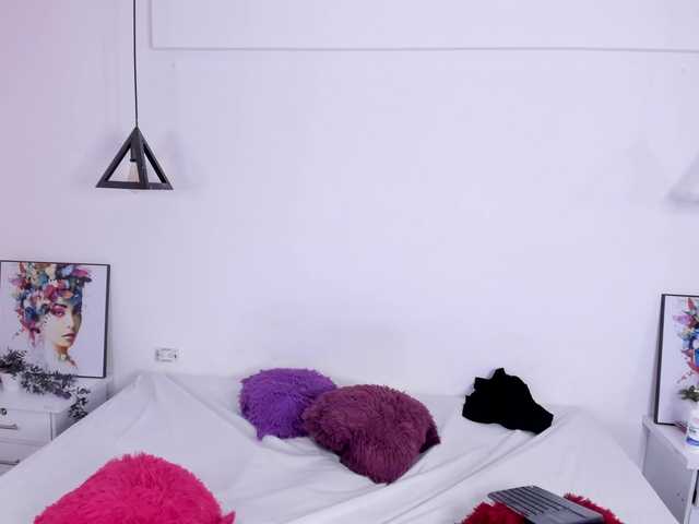 Briana-Goldd's BongaCams show and profile