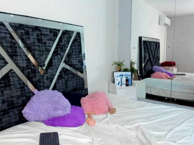 Briana-Goldd's BongaCams show and profile