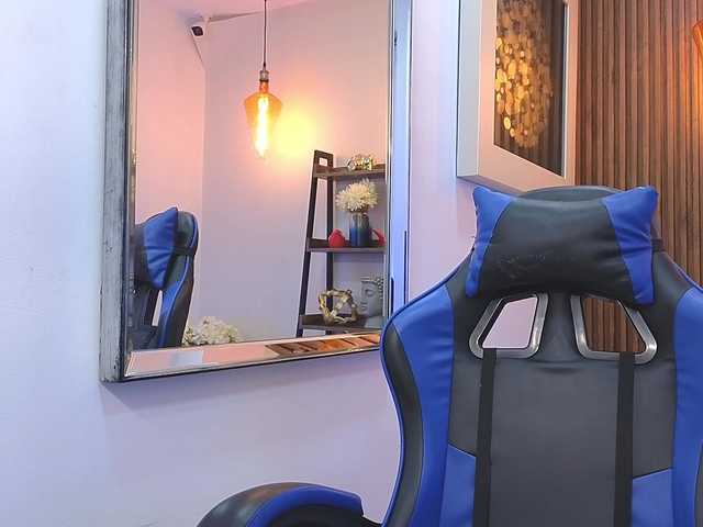 Olivia-Fox's BongaCams show and profile