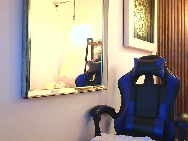 Olivia-Fox's BongaCams show and profile