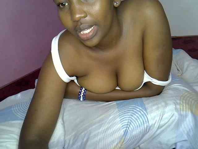 Prettyjeska Live Webcam on BongaCams