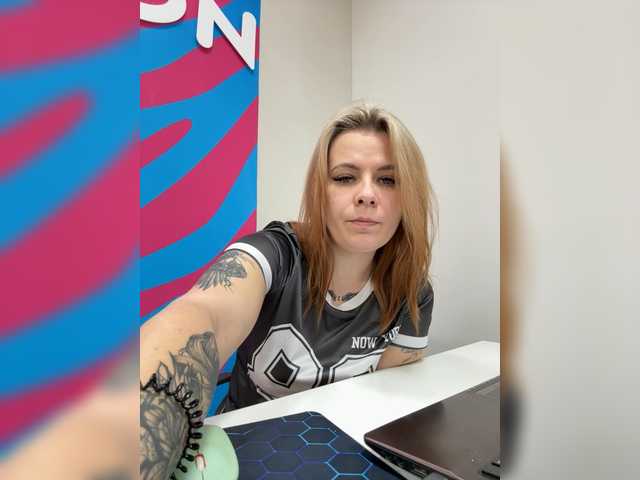 mIrindAcam's BongaCams show and profile