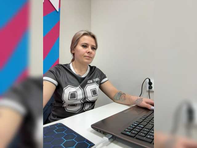 mIrindAcam's BongaCams show and profile