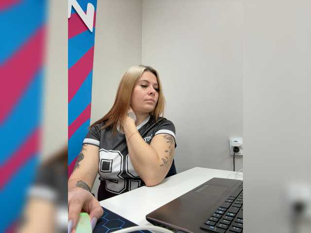 mIrindAcam's BongaCams show and profile