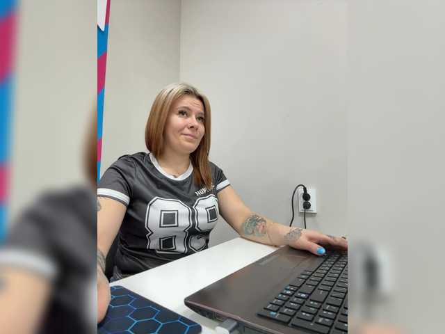 mIrindAcam's BongaCams show and profile