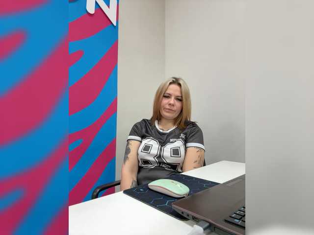 mIrindAcam's BongaCams show and profile