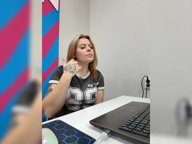 mIrindAcam's BongaCams show and profile