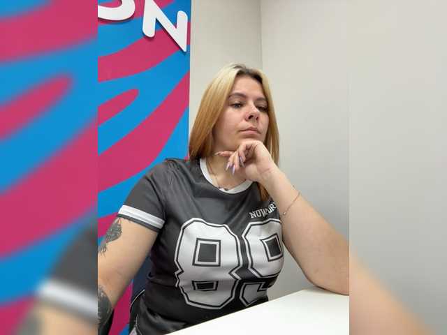 mIrindAcam's BongaCams show and profile