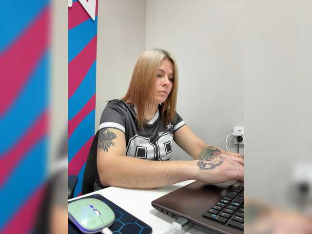 mIrindAcam's BongaCams show and profile
