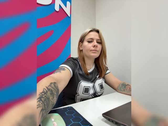 mIrindAcam's BongaCams show and profile