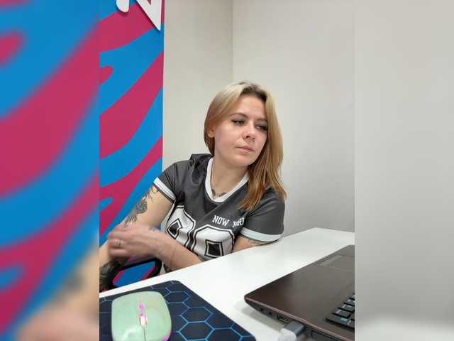 mIrindAcam's BongaCams show and profile
