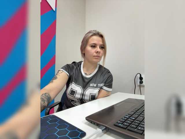 mIrindAcam's BongaCams show and profile