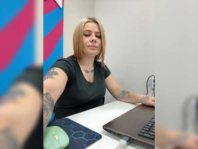 mIrindAcam's BongaCams show and profile