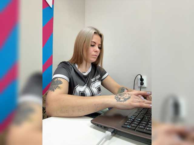 mIrindAcam's BongaCams show and profile