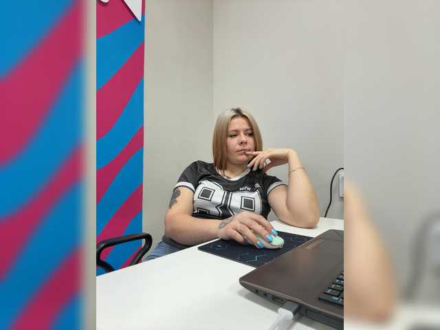 mIrindAcam's BongaCams show and profile