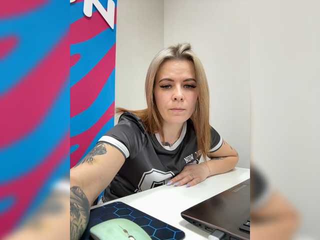 mIrindAcam's BongaCams show and profile