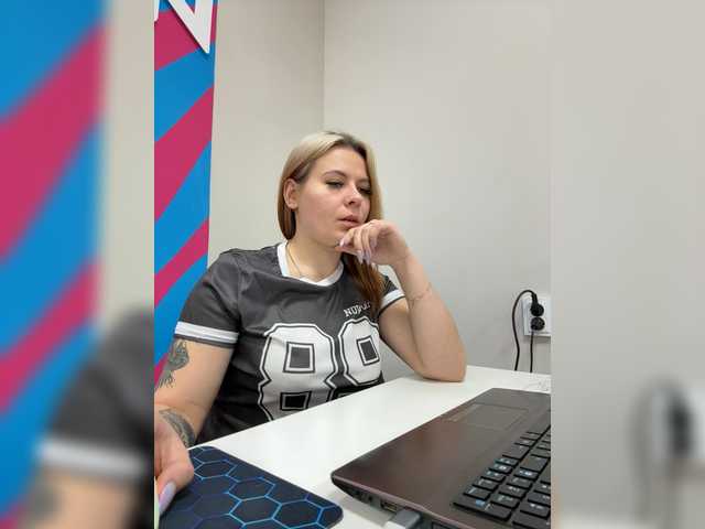 mIrindAcam's BongaCams show and profile