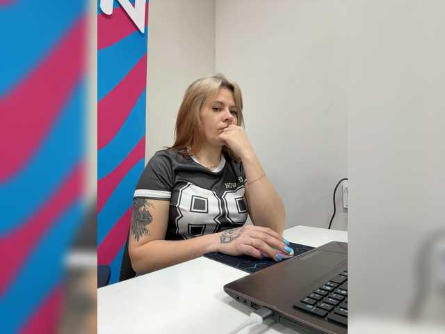 mIrindAcam's BongaCams show and profile
