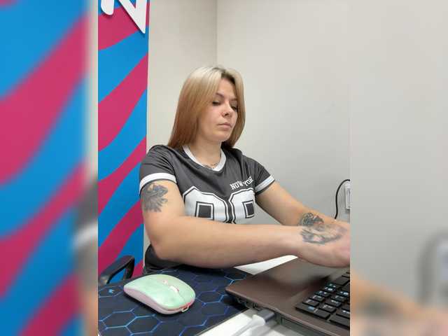mIrindAcam's BongaCams show and profile
